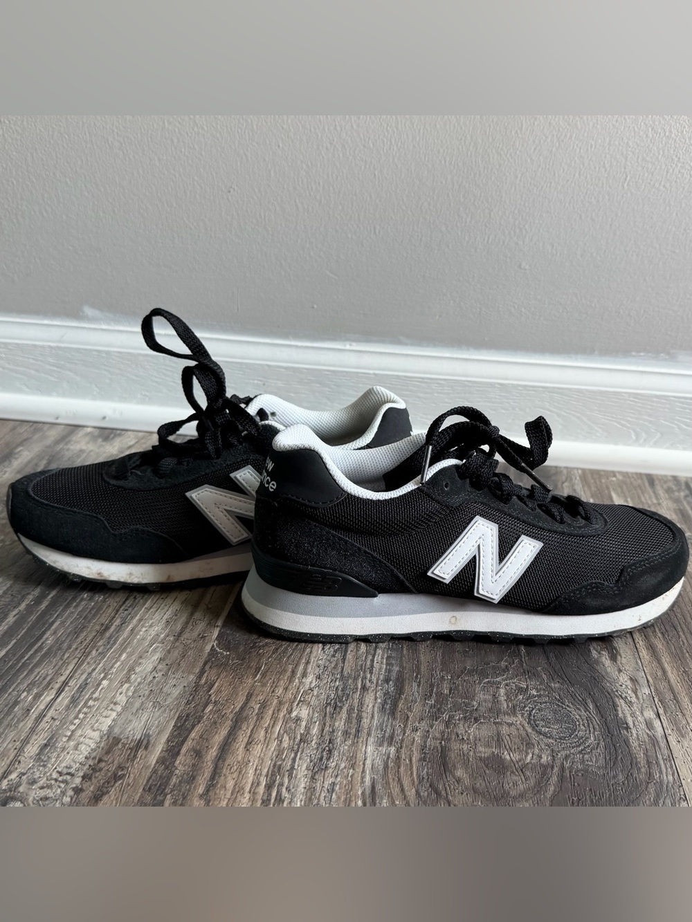 New Balance 515 black & white lace up classic sneakers women’s 6